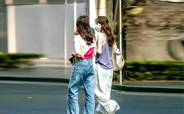 The art of dressing under fashion trends
