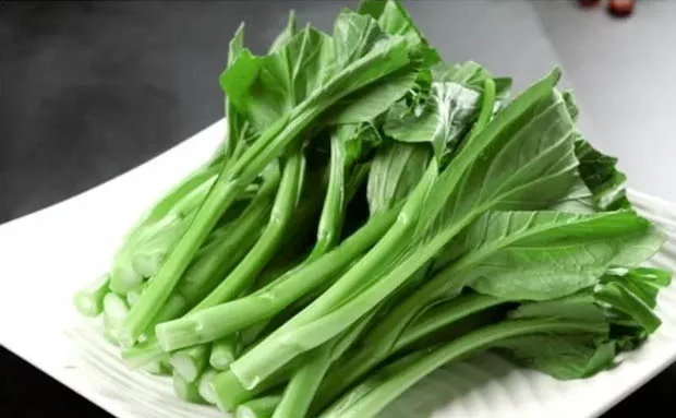 Green vegetable leaves